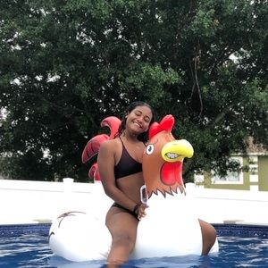 Meet your Posher, Mia